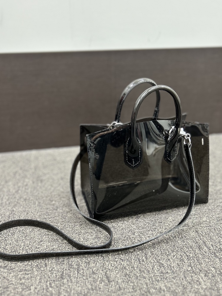 “J.B. ATTIRE”のビニールバッグ