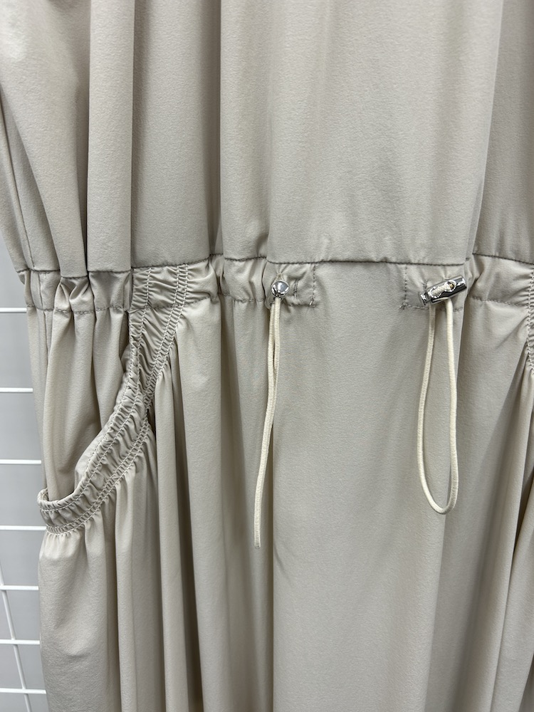 今季らしいドロストデザイン