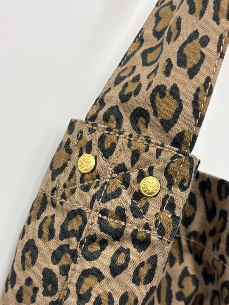 ゴールドボタンでワンアクセント