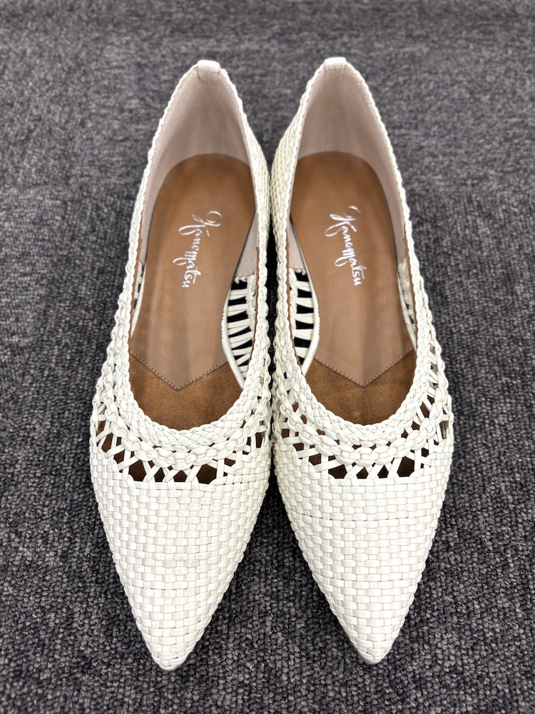 “銀座かねまつ”の編み込みフラット