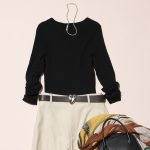 黒ニットとバレルパンツのオフィスコーデ