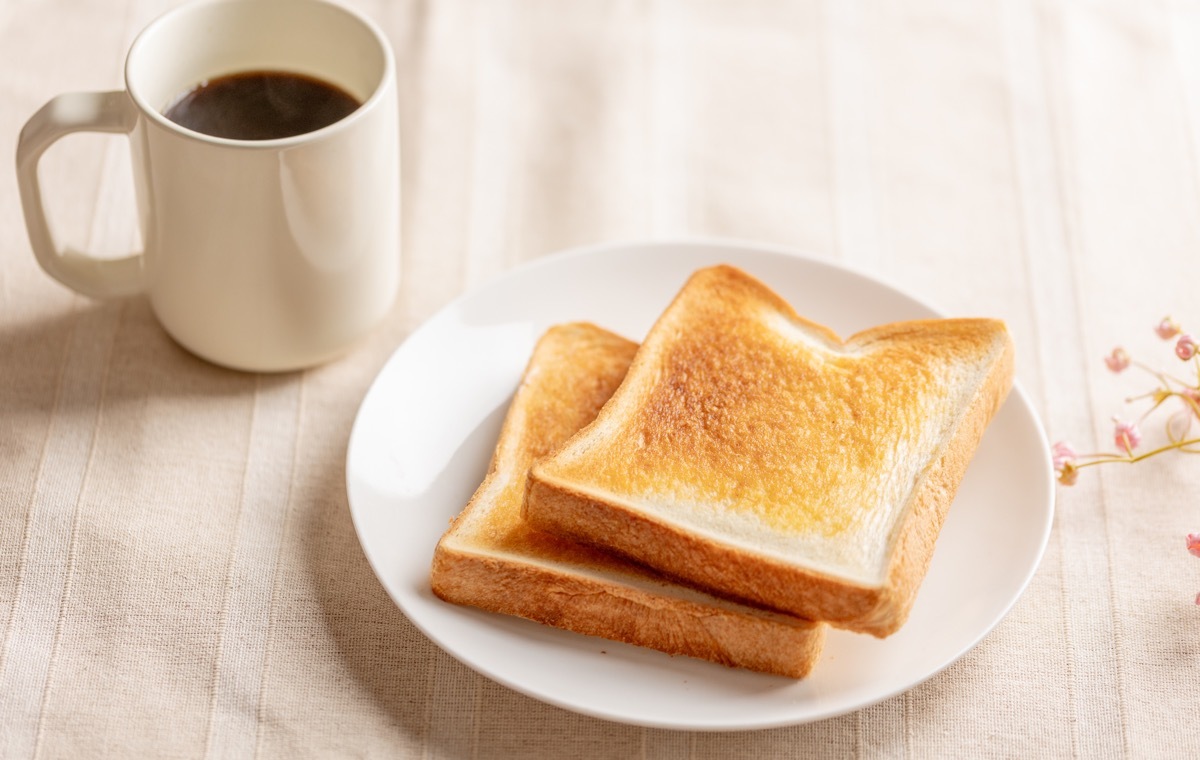 コーヒーと食パン