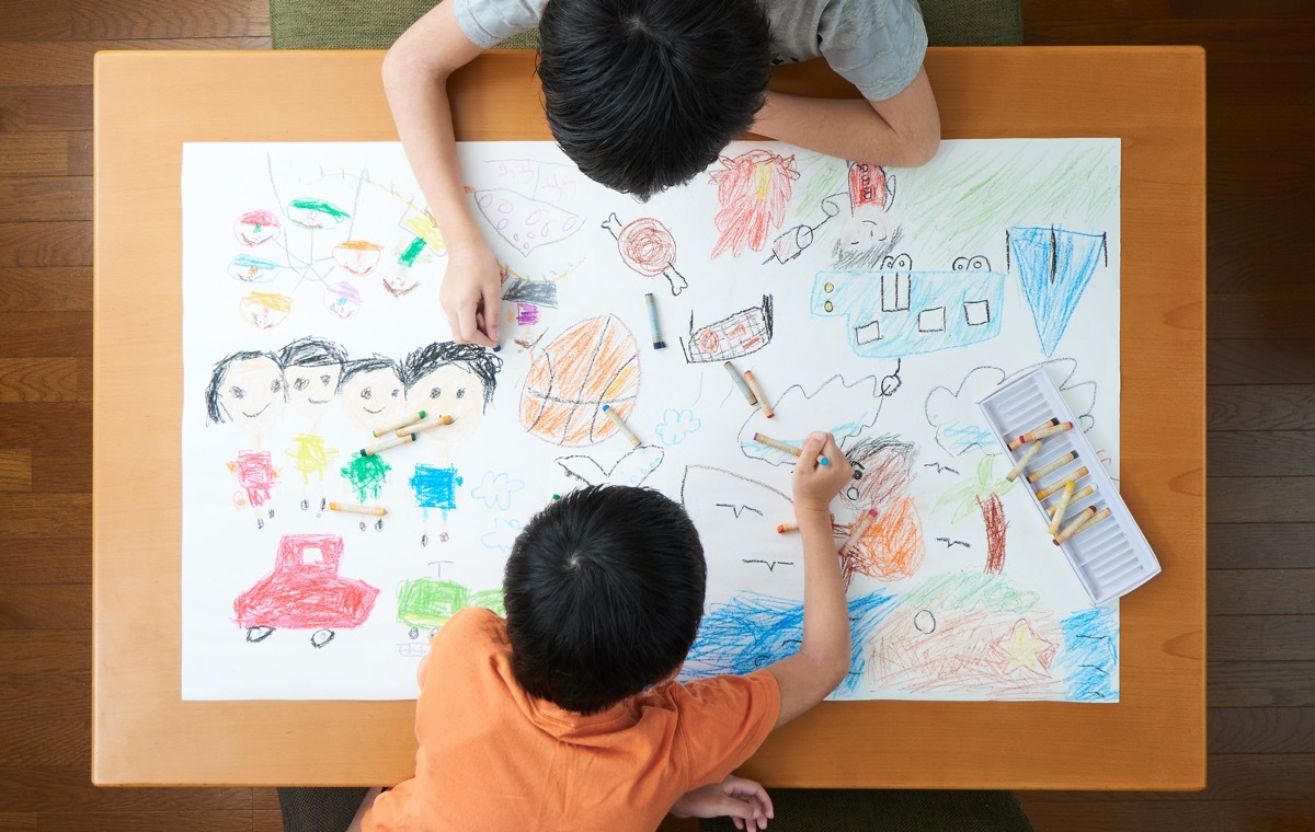 絵を描く子ども