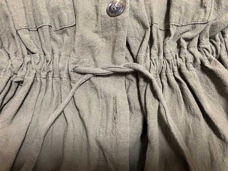 ワンピースの紐を1回結んだ写真