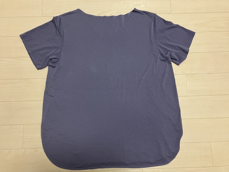 裏返したTシャツ