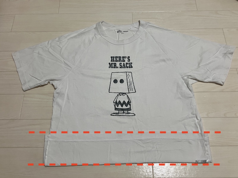 Tシャツの裾を10cm程度裏返した工程