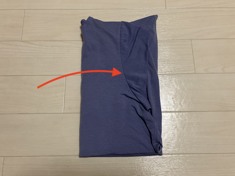 3分の1サイズにたたんだTシャツ　裏面