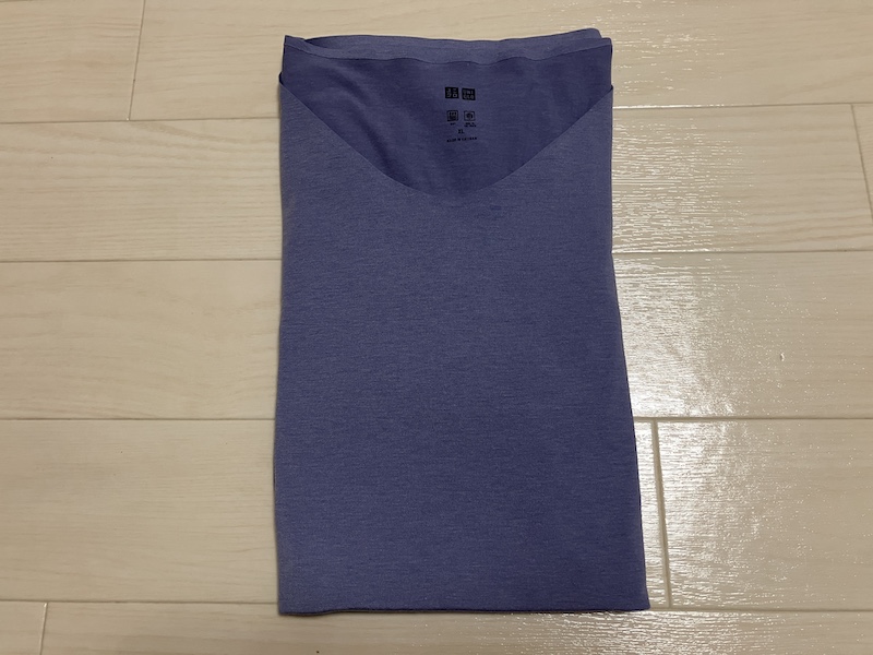 3分の1サイズにたたんだTシャツ　表