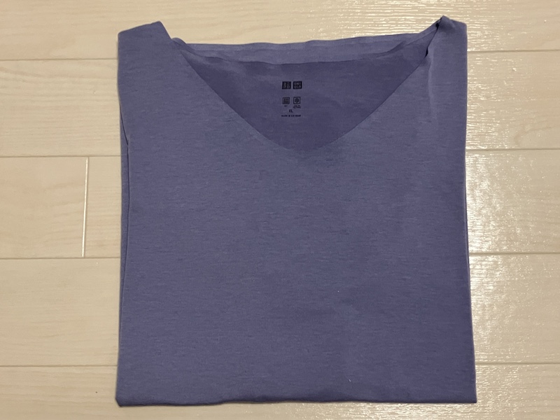 たたんだTシャツ
