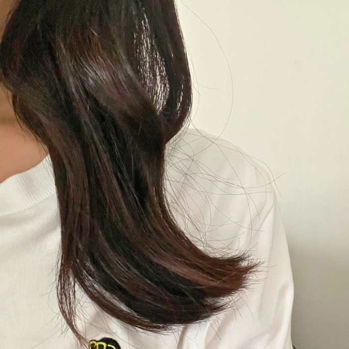 ヘアオイルを塗布した髪の写真