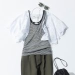 白レースボレロ×カーキパンツのカジュアルコーデ