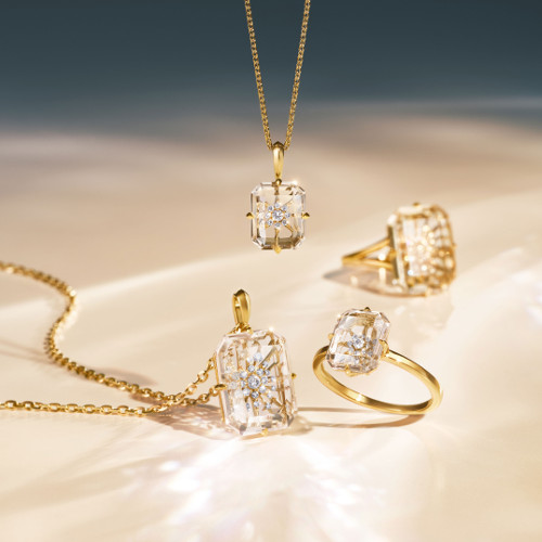 K18YG ダイヤモンド/クォーツリング(M)¥275,000、(S)¥154,000、チャーム(M)¥176,000、(S)¥79,200