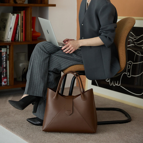 フェズヨコナガA4バッグ着用例