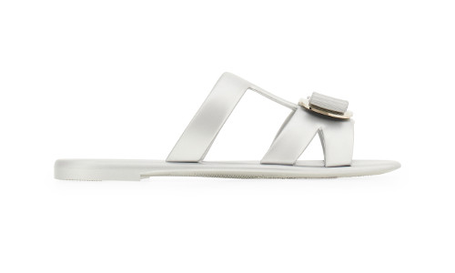 フラットサンダル