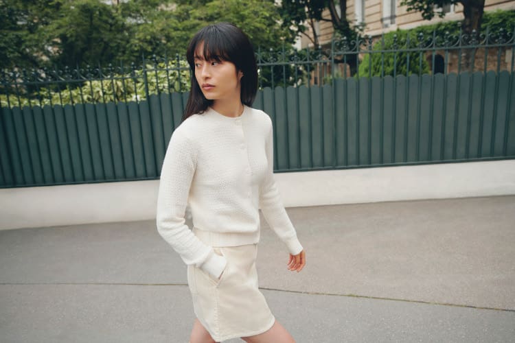 カーディガンとスカートの着用画像