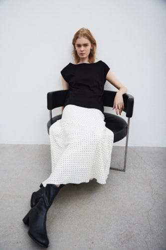 カットソー×水玉スカート