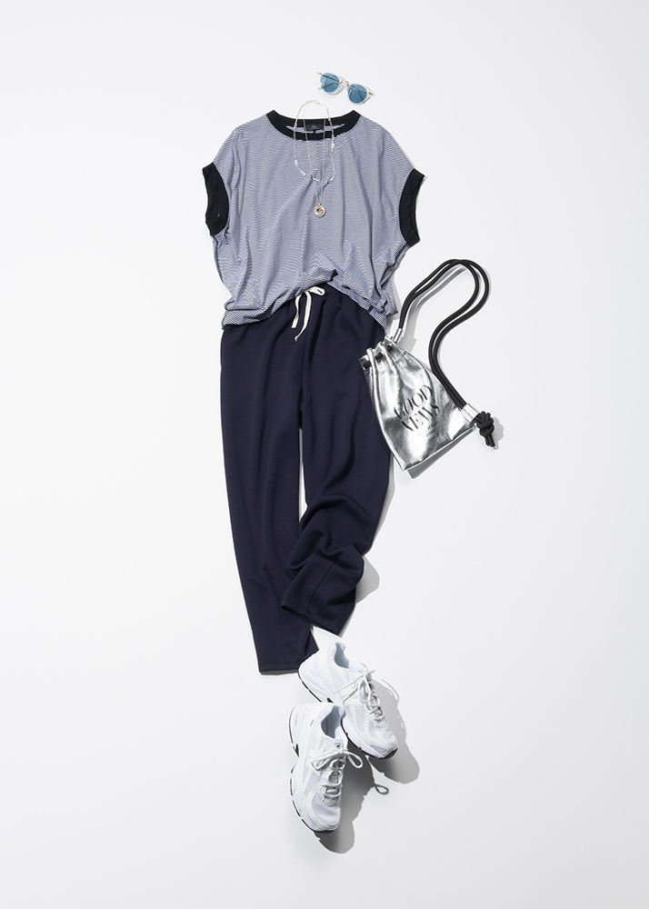 ネイビースウェットパンツ×細ボーダーカットソー