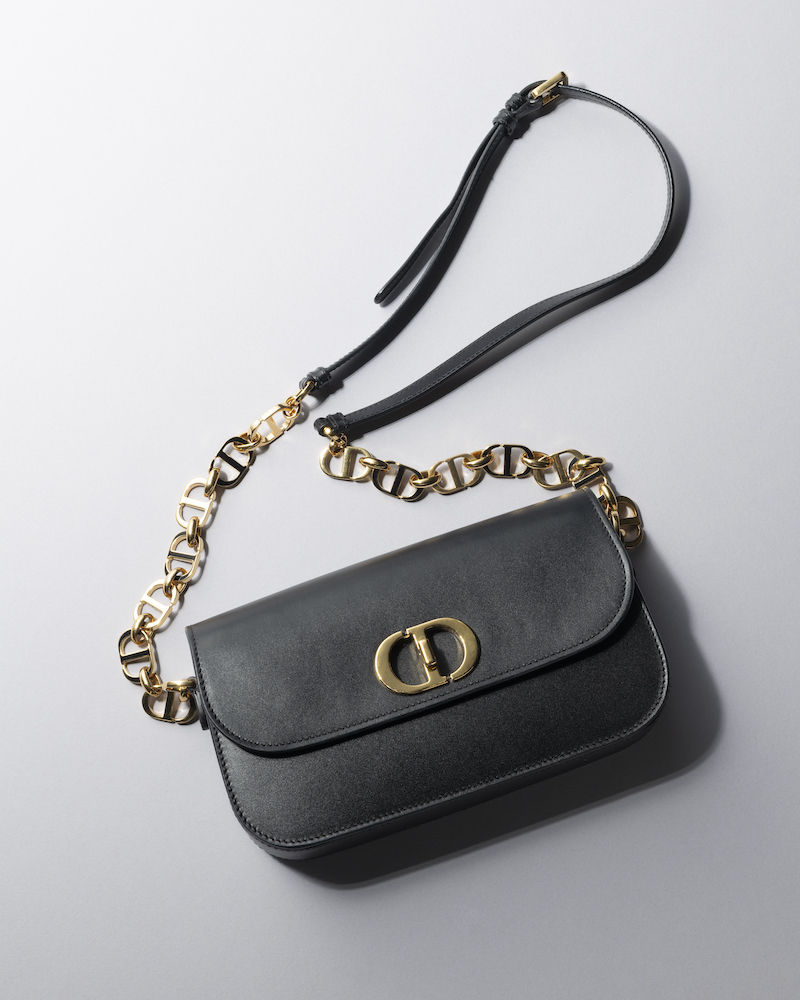 【ディオール】黒×ゴールドのシグネチャーチェーンが印象的な「30 モンテーニュ アベニュー バッグ」