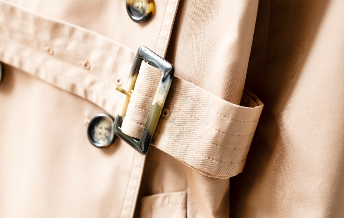 トレンチコートのベルトの写真