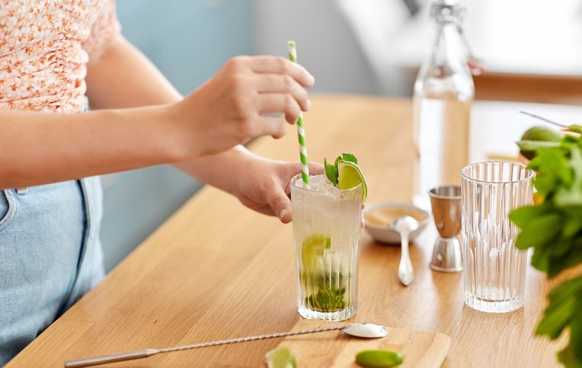 カクテルを家で作っている最中の写真