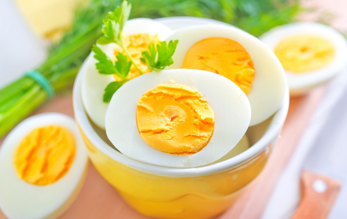 固茹で卵の写真