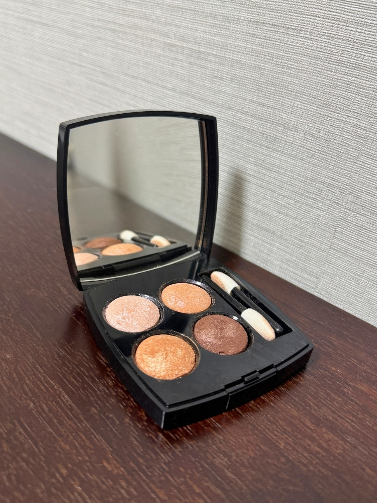 シャネルのレキャトルオンブルの写真