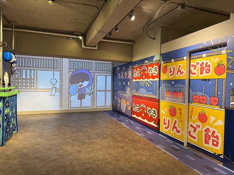 縁日と大型モニター