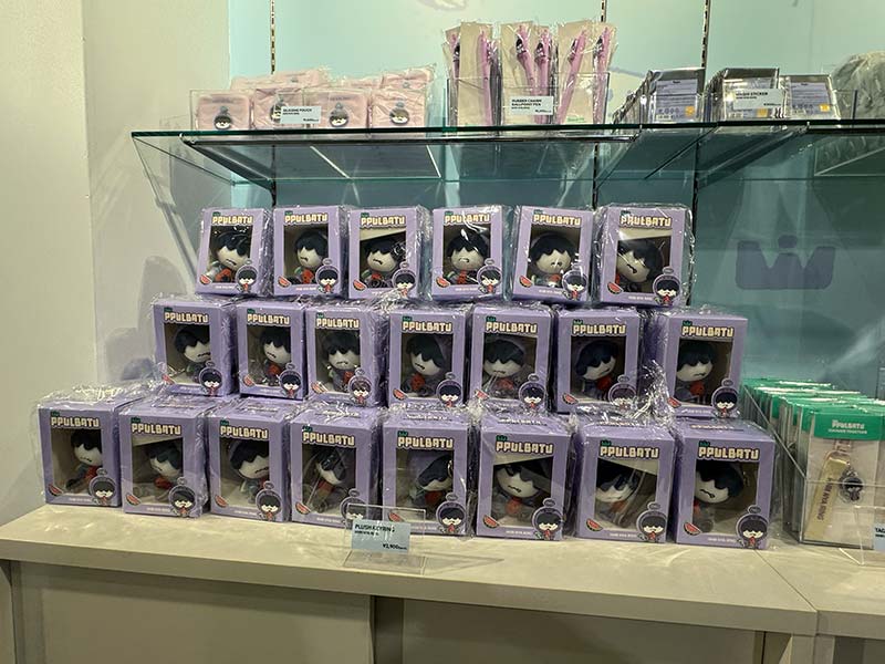 PPULBATUのキーリングが並んだ棚