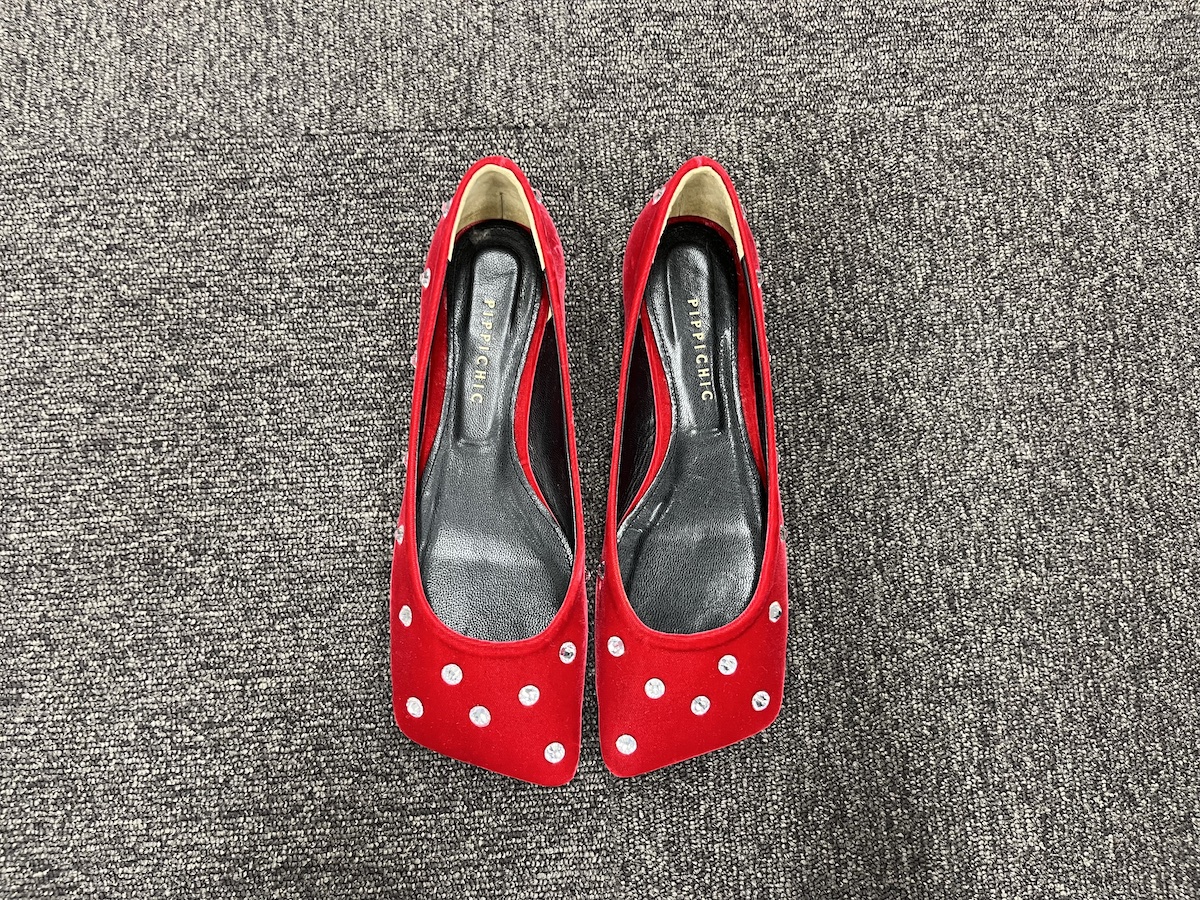 “PIPPICHIC“のドットビジューパンプス