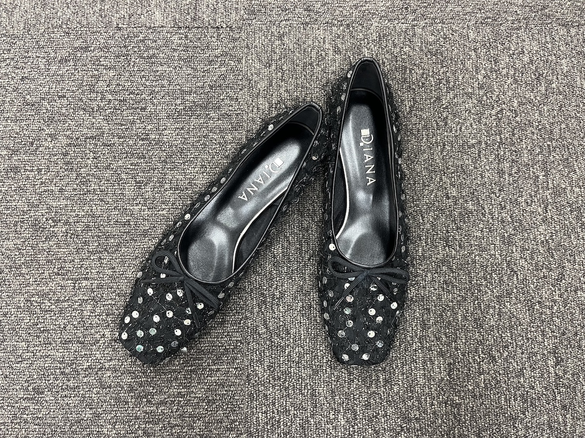 “ダイアナ“のスパンコールパンプス