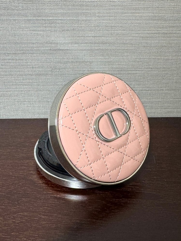 ディオールのパウダーファンデの写真