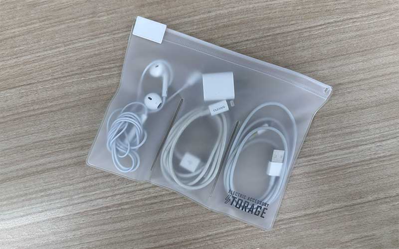 コードを入れたポーチ