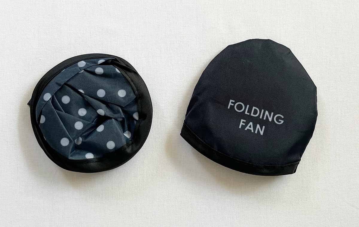 ダイソーの「折りたたみうちわ（ドット）」