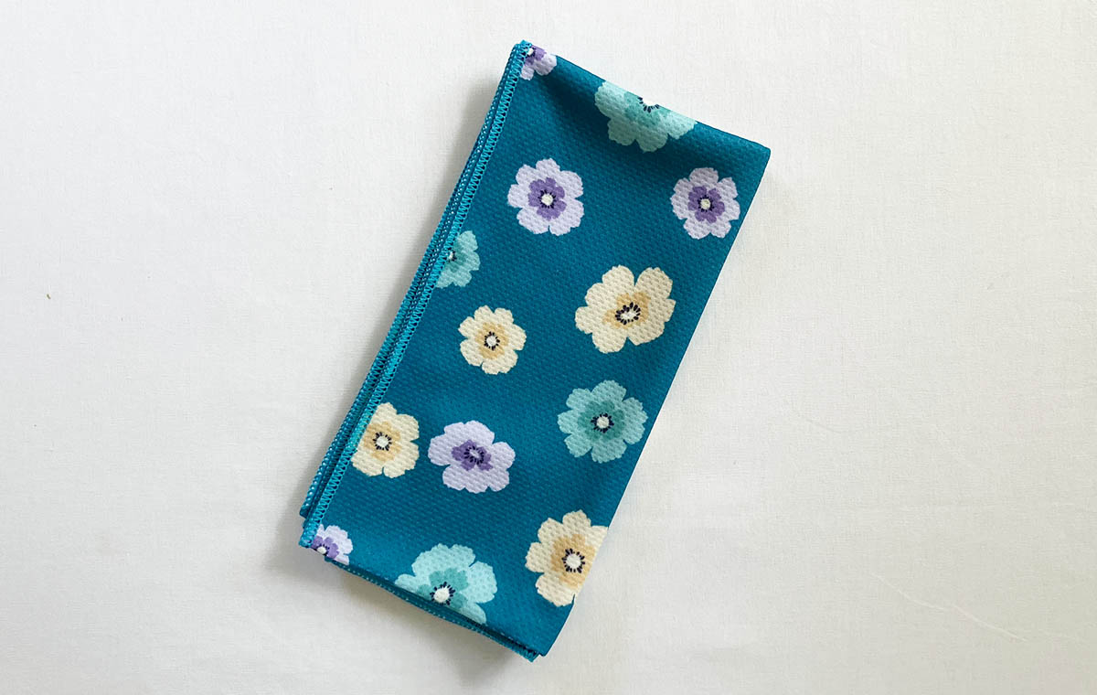 ダイソーの「クールタオル（小花柄）」