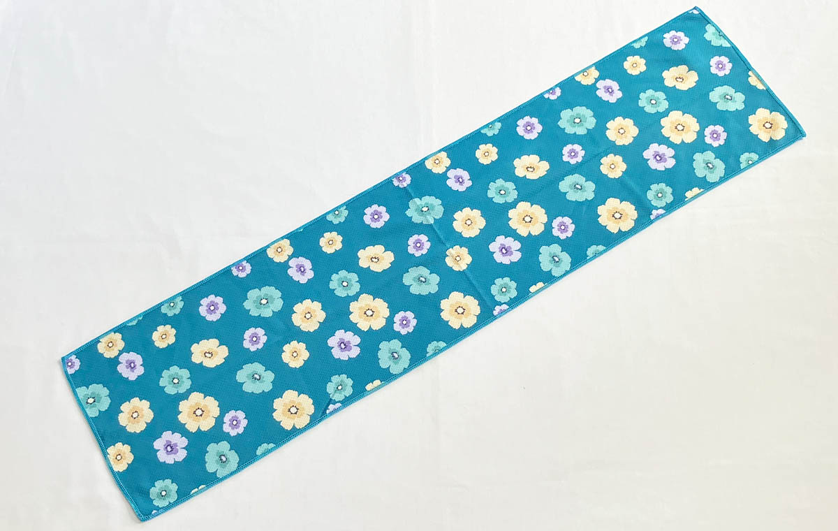 ダイソーの「クールタオル（小花柄）」