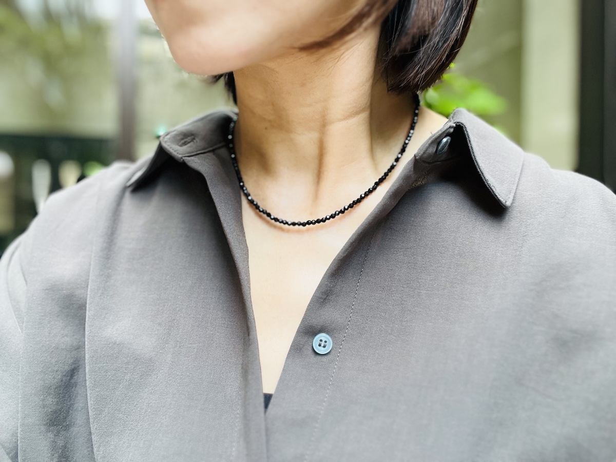 秋まで使える「ブラックビーズネックレス」