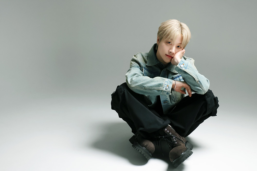 しゃがみこむJAYさん