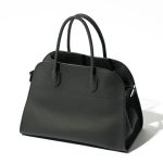 黒いレザーバッグ