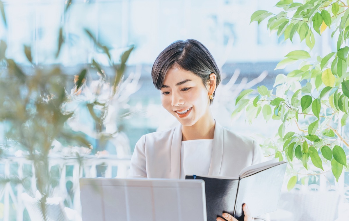 仕事中の女性