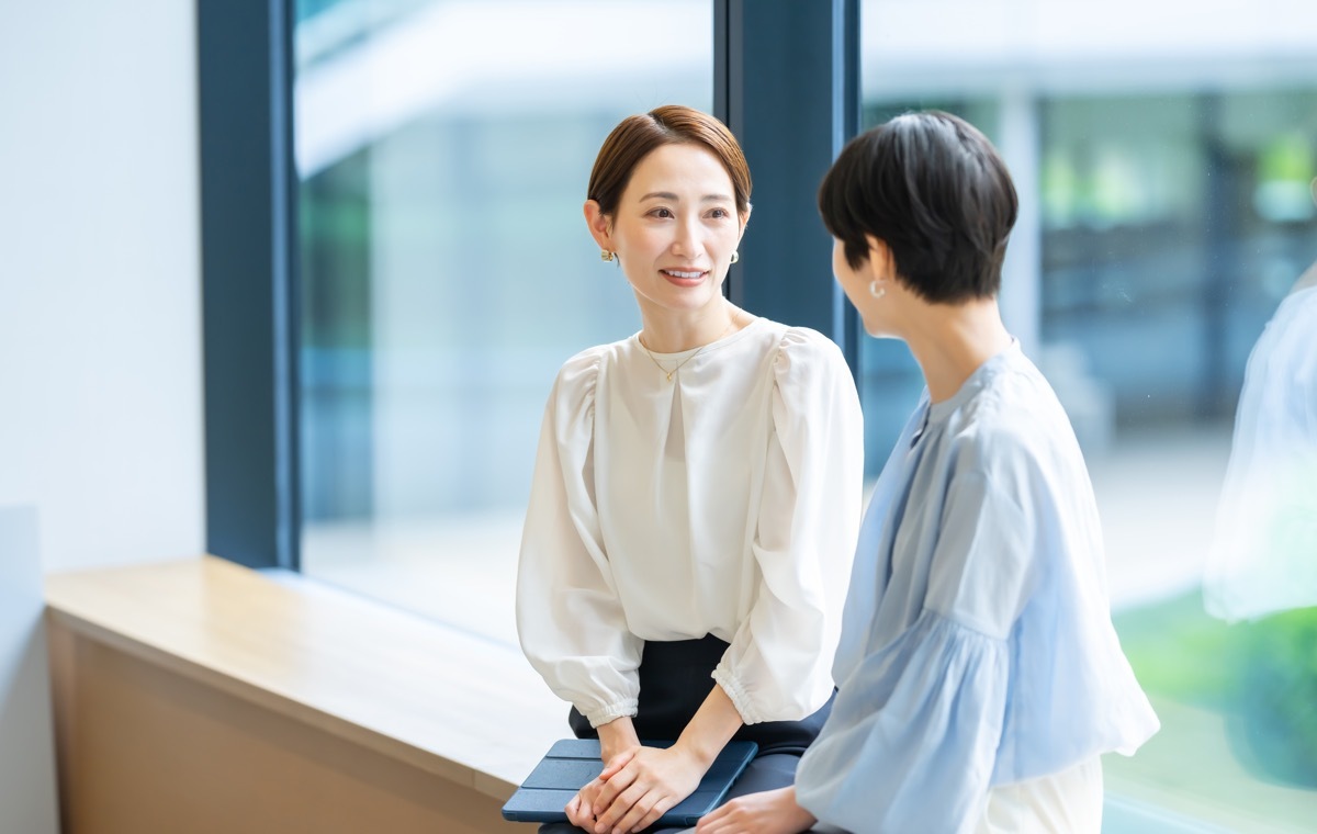 対話する女性