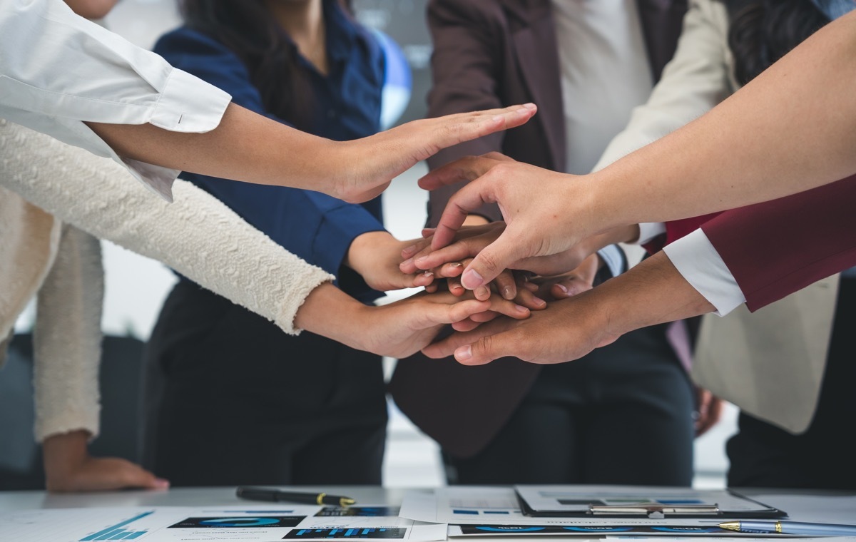 チーム　てをあわせる