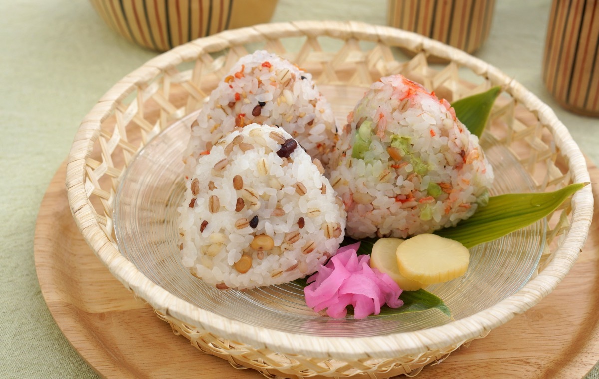 もち麦いりおにぎり