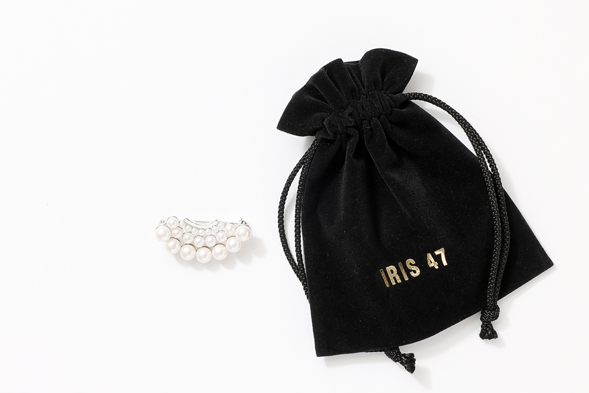 IRIS47のブローチ