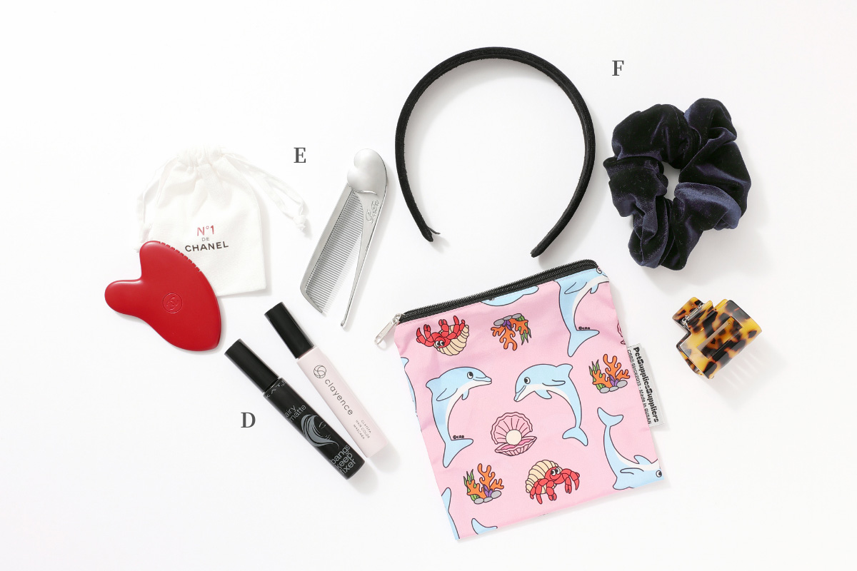 ヘアグッズを入れたポーチの中身