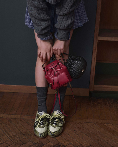 ミニバックパック（先行カラー）￥352,000 「ジムナジウム」スニーカー￥192,500