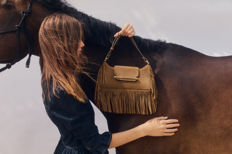 スエードショルダーバッグ