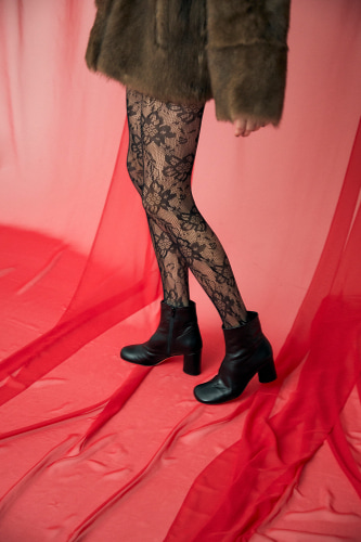 「グラシア」ショートブーツモデル着用