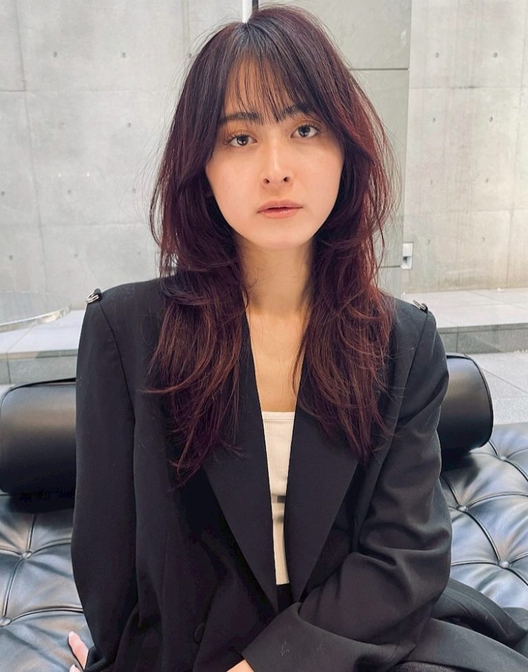 赤身ブラウンのロングヘア