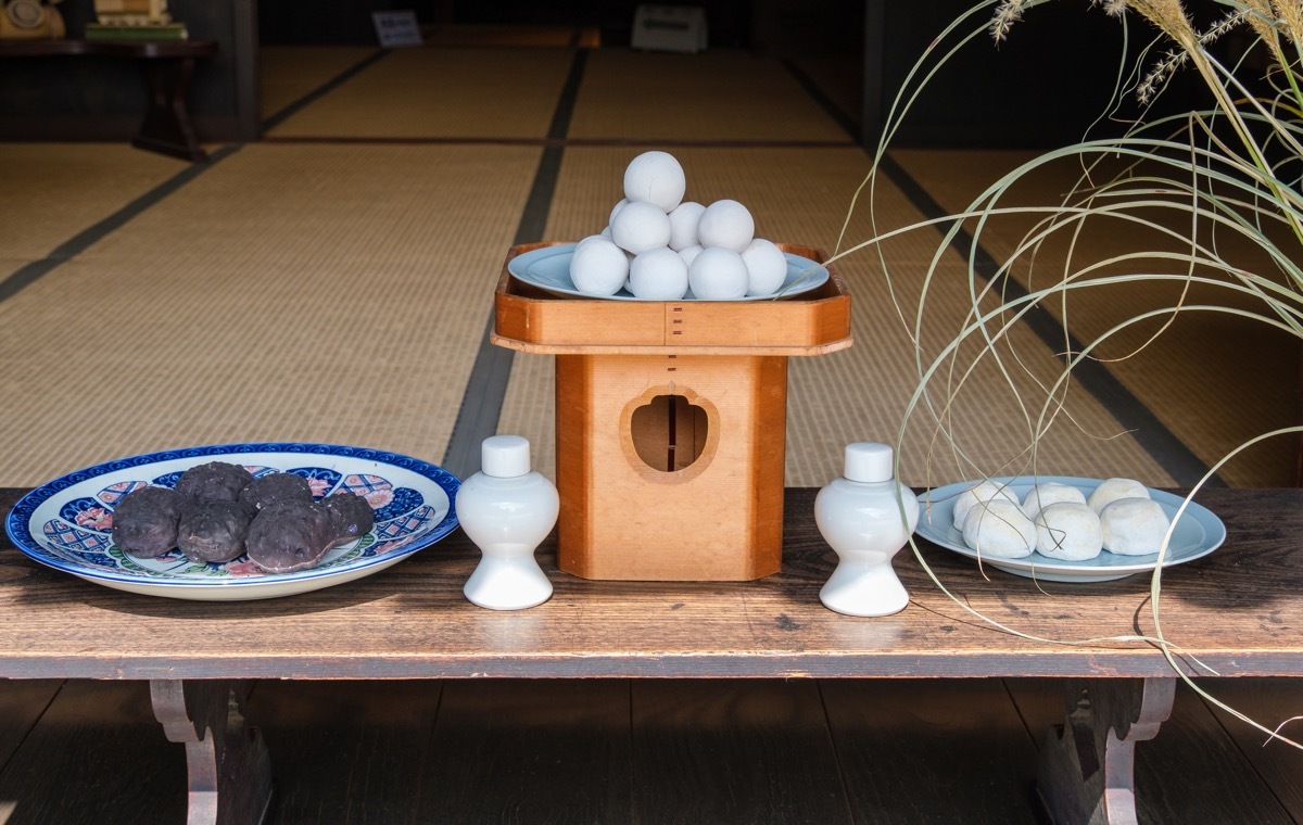 団子とお供え物
