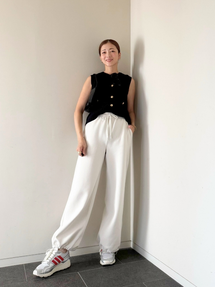 白パンツコーデの写真